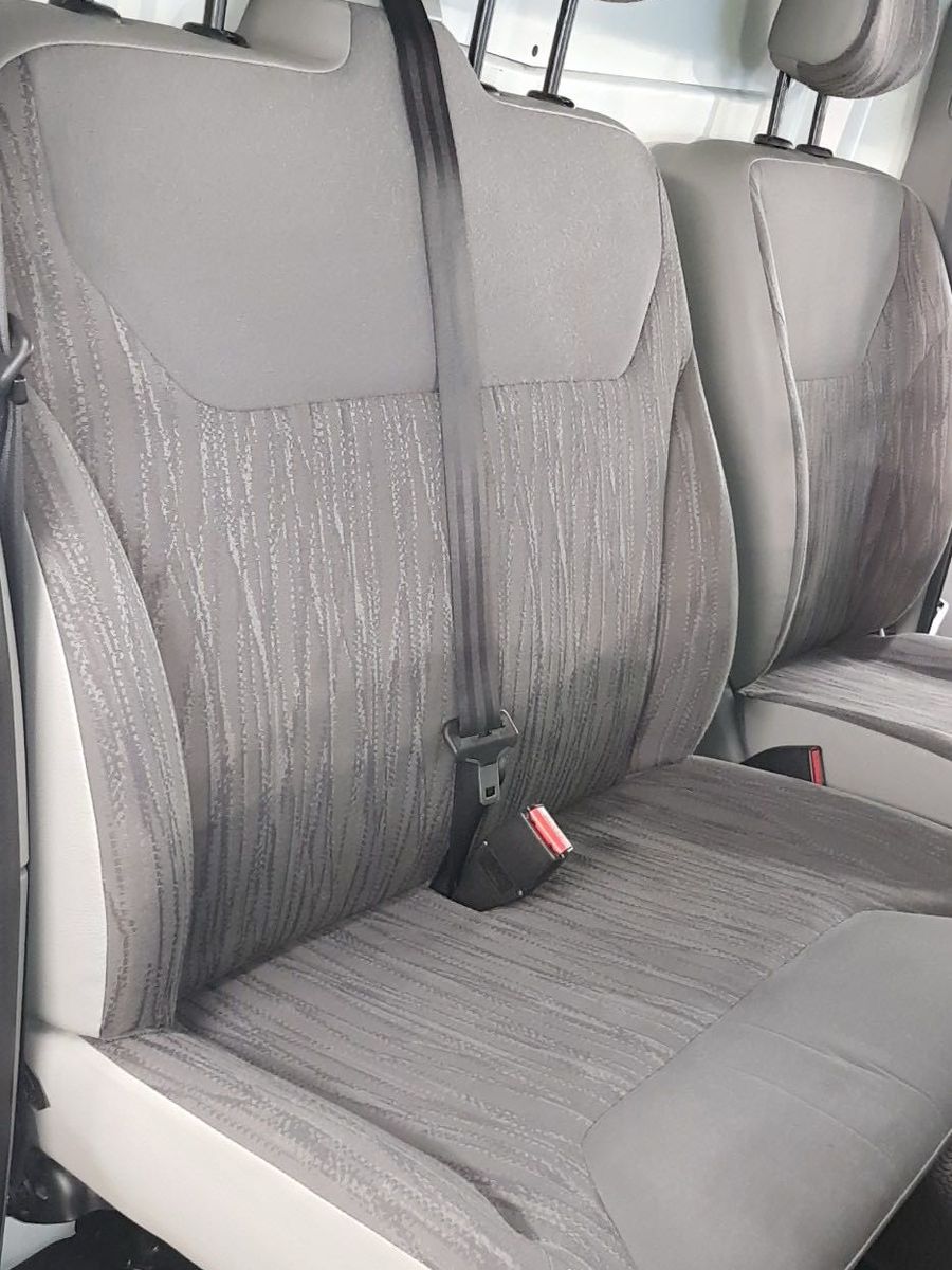 Banquette d'utilitaire après nettoyage et shampouinage